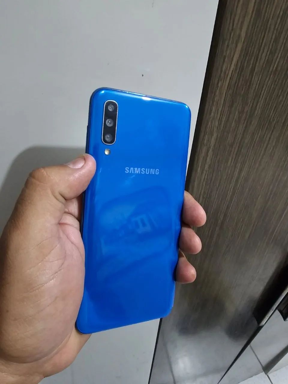 Vendo Celular Samsung A50 De 128gb sem trincos, funciona tudo perfeito  - Foto 5