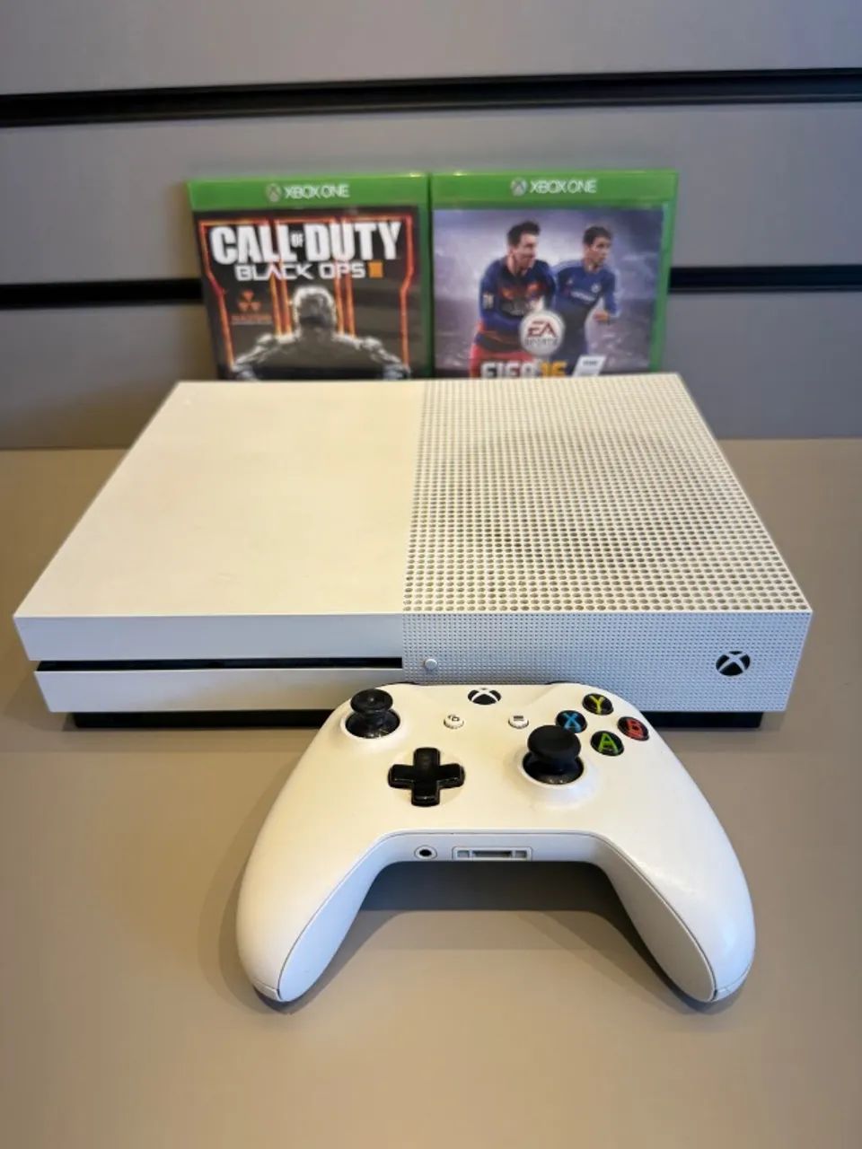 XBOX ONE S 500GB USADO JOGO BRINDE - Foto 3