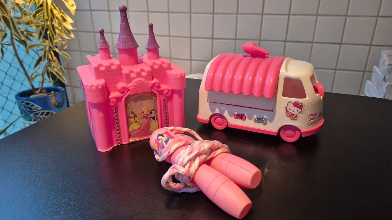  3 itens - Princesas e Hello Kitty OPORTUNIDADE!!