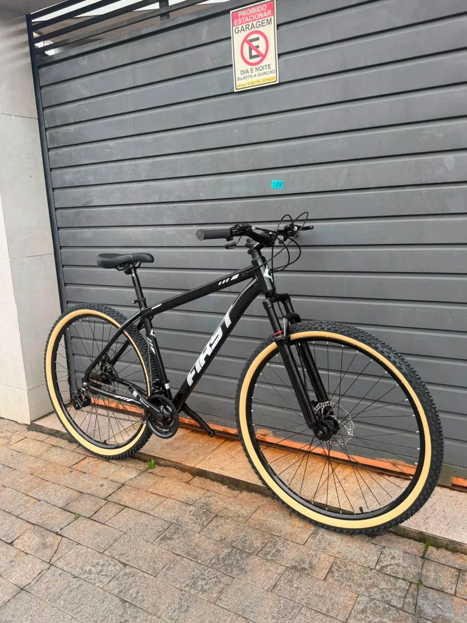 Bicicleta nova  alumínio first quadro 19 câmbios shimano 