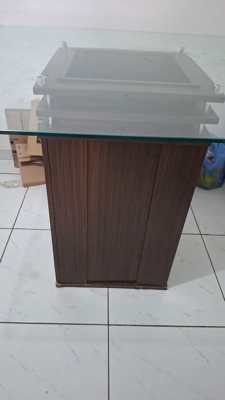Mesa com suporte de madeira e tampo de vidro - Foto 2