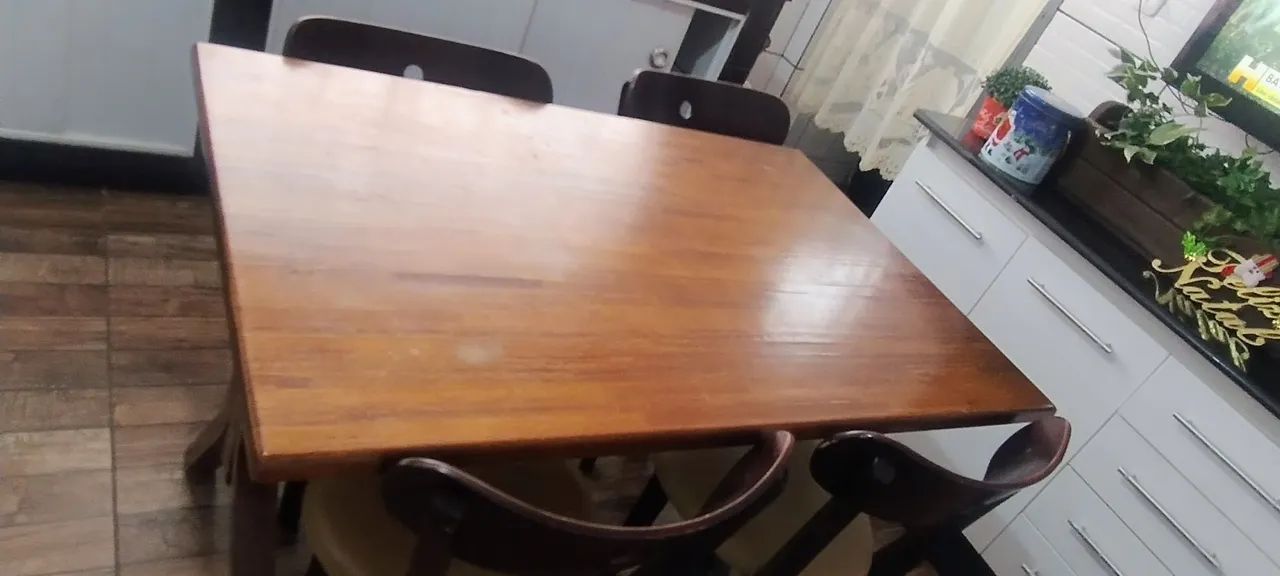 Mesa retangular com 4 cadeiras maciça  - Foto 2