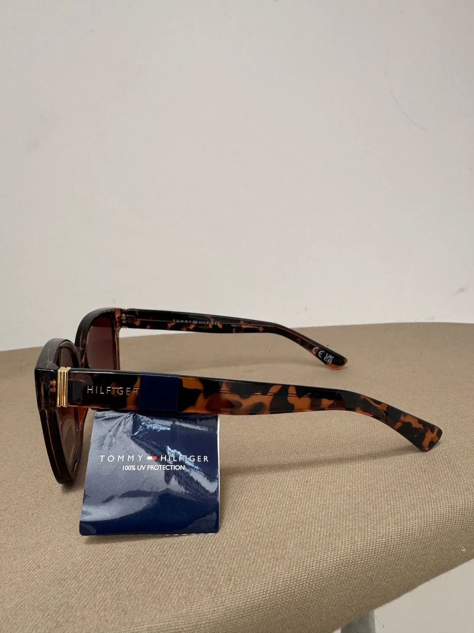 Óculos de Sol Tommy Hilfiger - Proteção UV - Foto 2