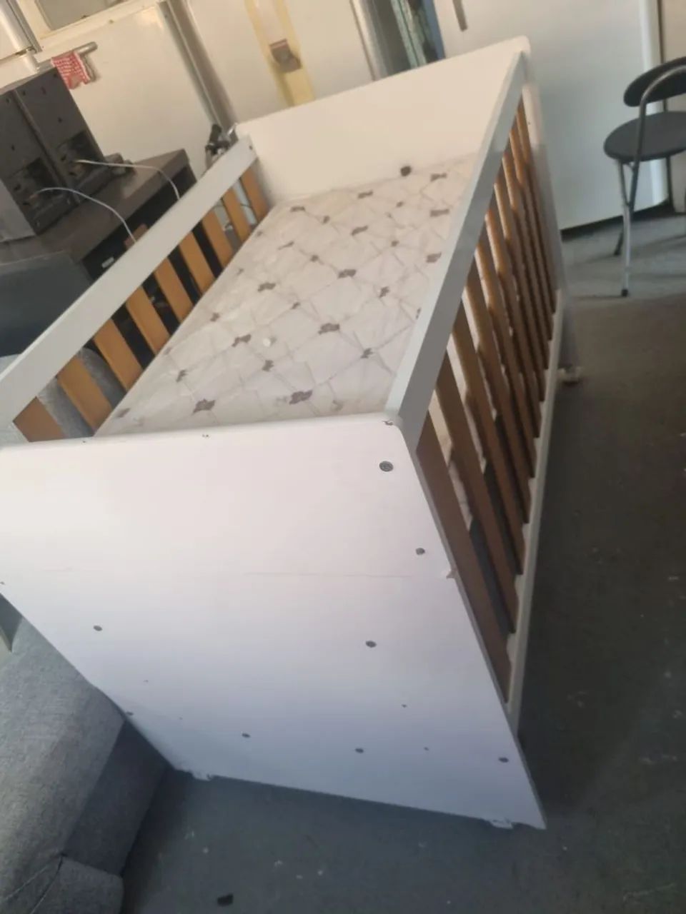 Vendo lindíssimo berço americano com colchão!!  - Foto 4