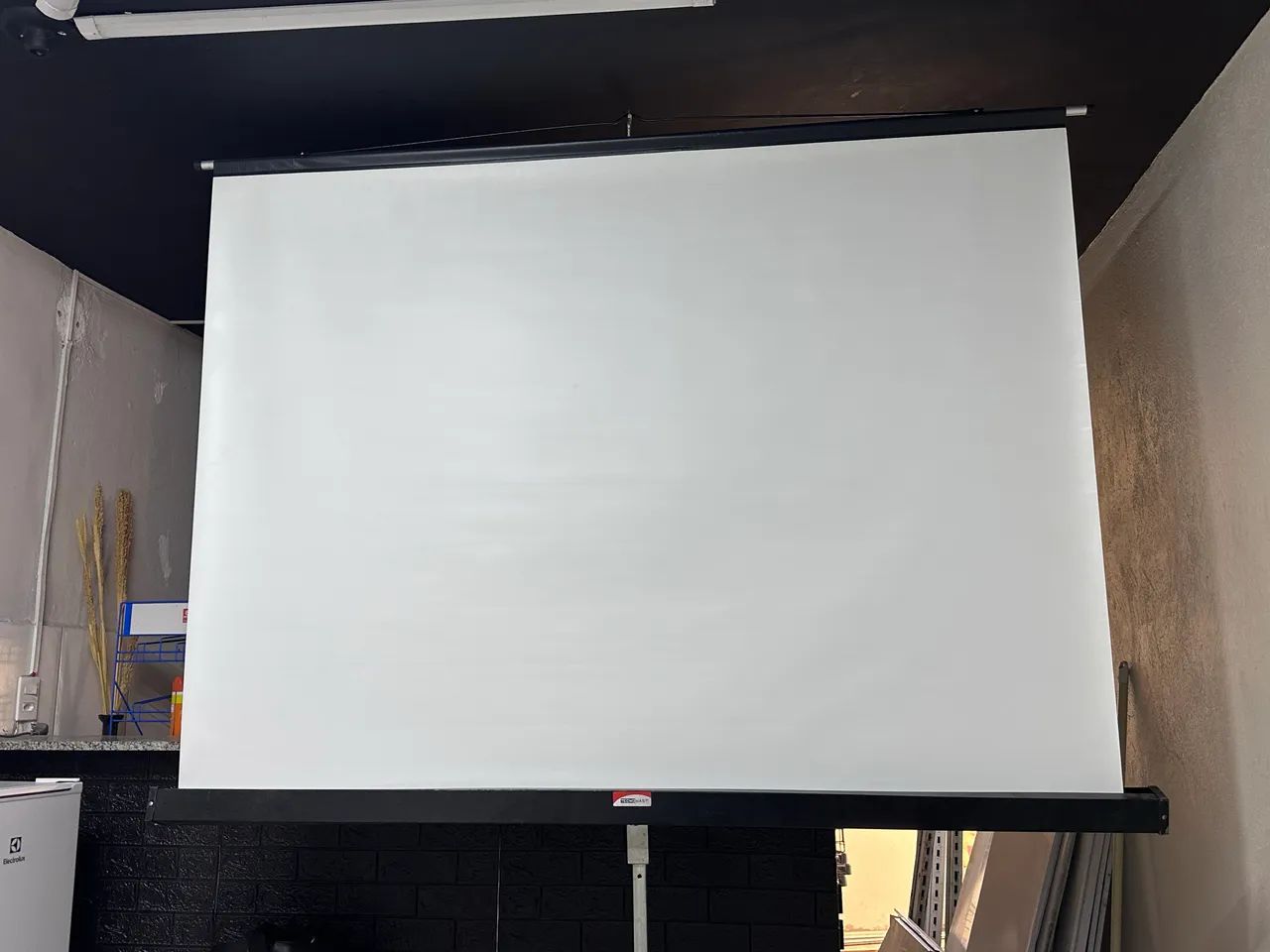 Tela de projetor tripé 