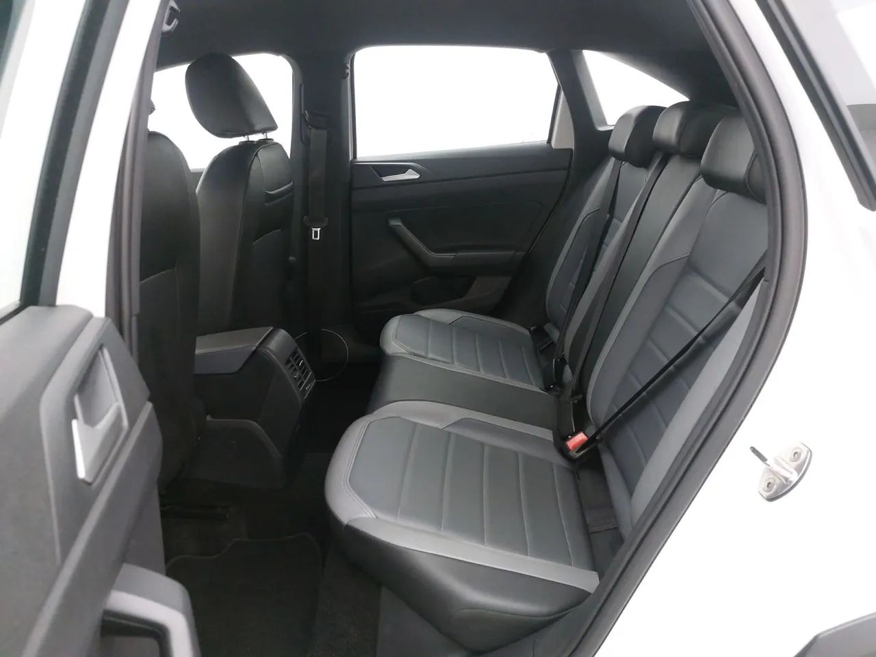 Volkswagen Nivus Highline 1.0 200 TSI Flex Aut., foto 17 de 18