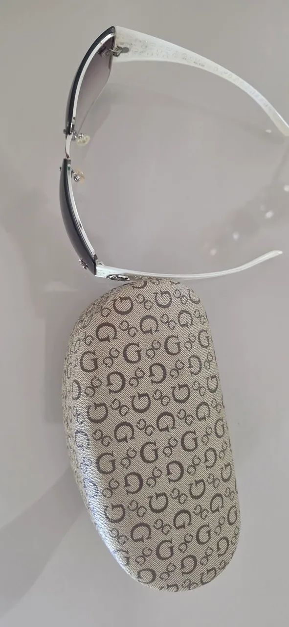 Óculos de Sol Guess Vintage Y2K Shield Branco com Strass - Foto 5