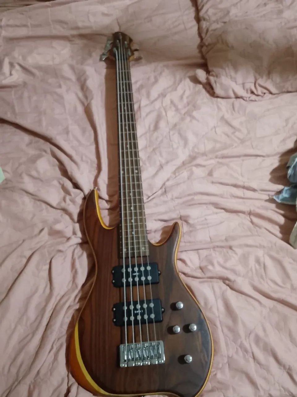 Contra baixo Eagle 5 cordas ativo