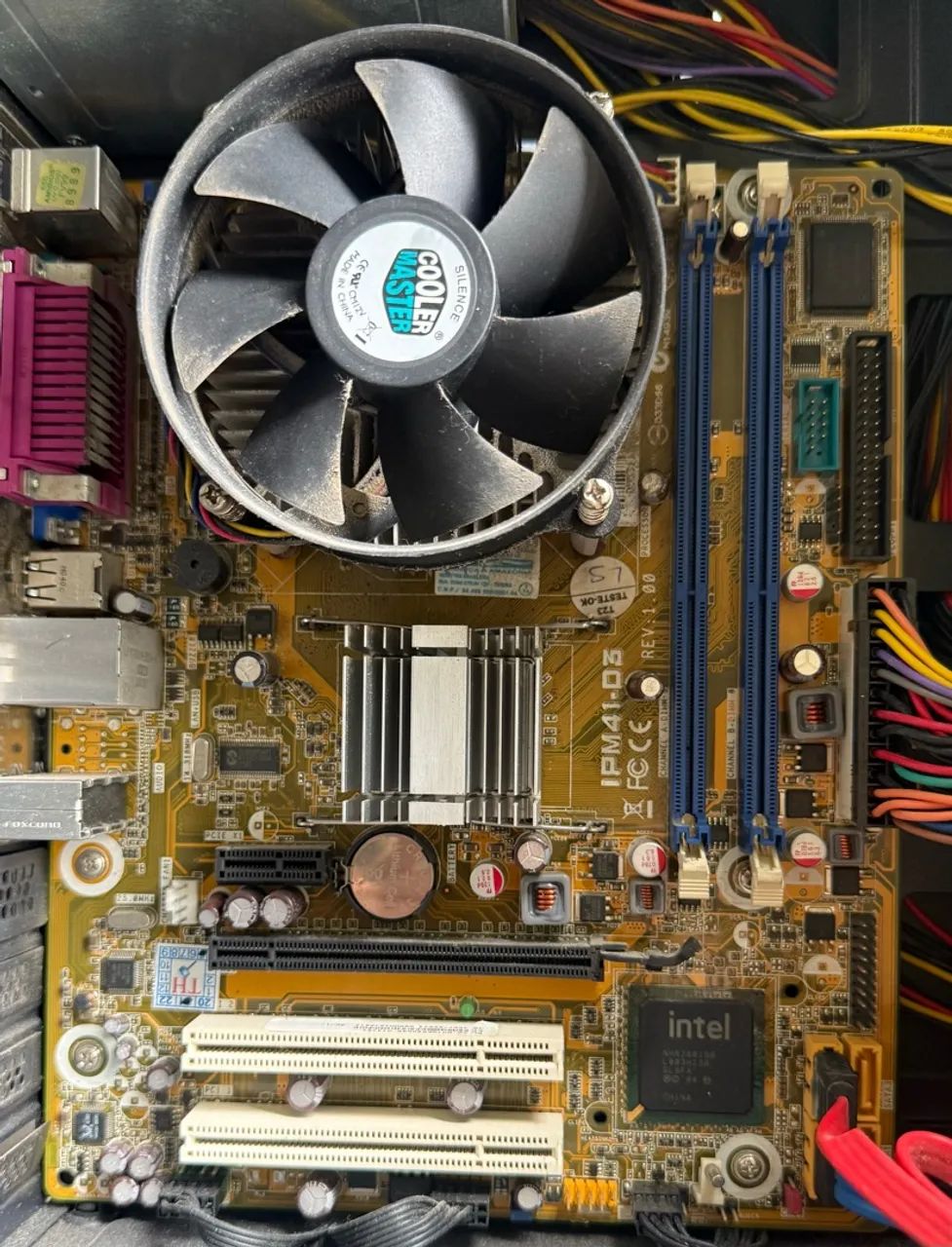 Placa Mãe LGA 775 Pegatron IPM41-D3 DDR3 com Cooler Master