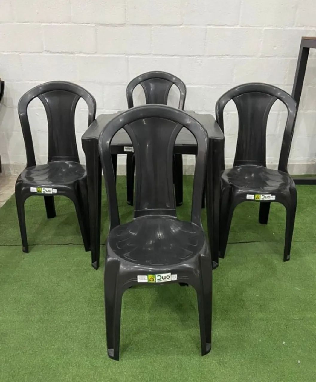 Mesa e cadeiras de plásticos sem braço  - Foto 2