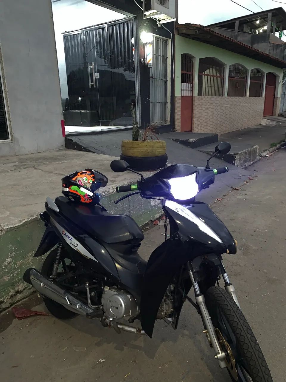 Aveloz az1 2023