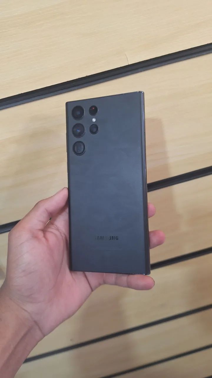 S 22 ultra 256GB com linha na tela 