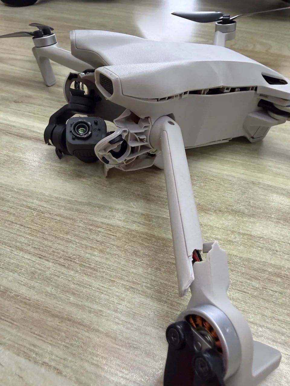 Drone DJI mini 3 para retirada de peças ou reparo.