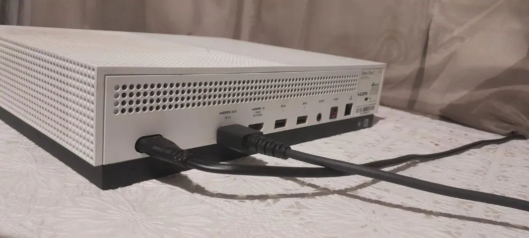 Xbox One S 1 terabyte com controle - Foto 3