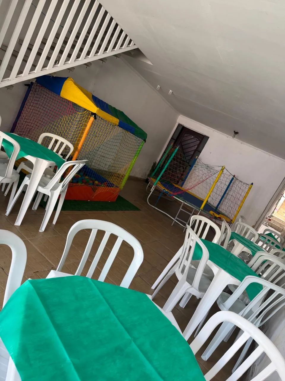 Brinquedos infláveis e barraquinha e carrinhos de algodão doce e pipoca  - Foto 3