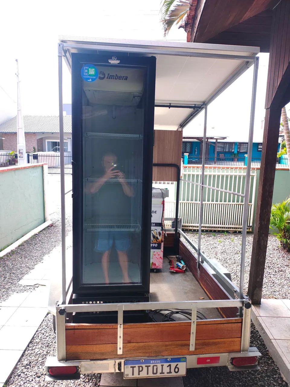 Carretinha pra vender bebida com placa solar 