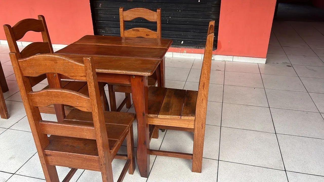 Mesa com 4 Cadeiras 