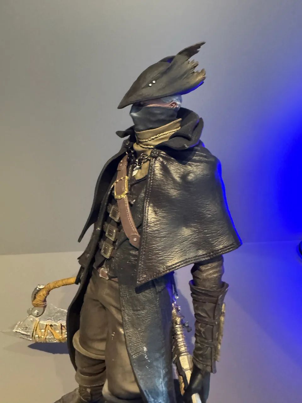 Estatua Caçador Hunter Bloodborne 35cm Bootleg - Foto 2