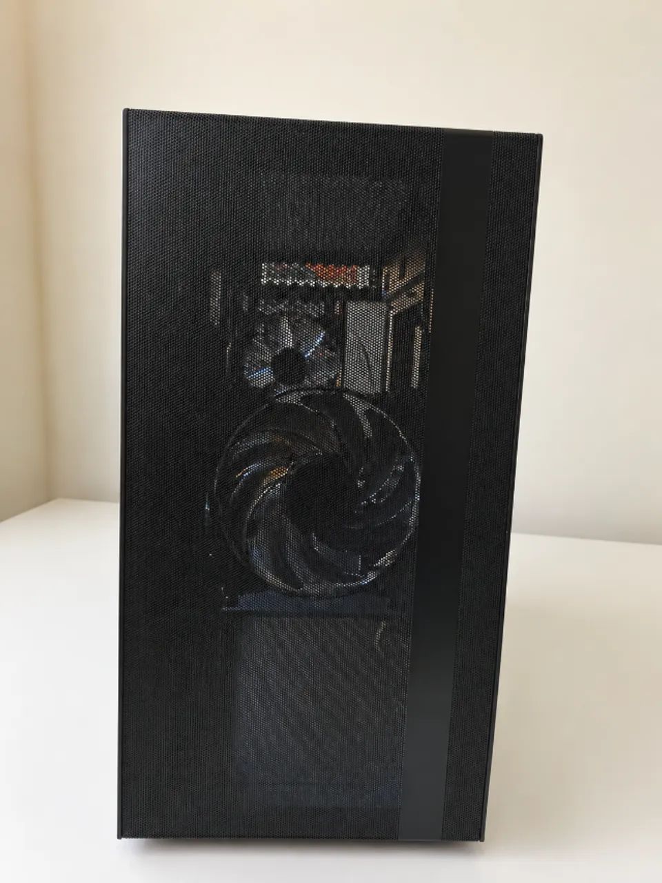 Gabinete Cooler Master ~ NR400  - Foto 2