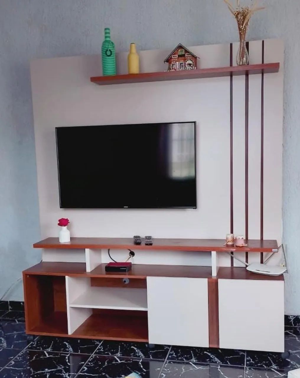Painel para TV de até 50 polegadas com rack