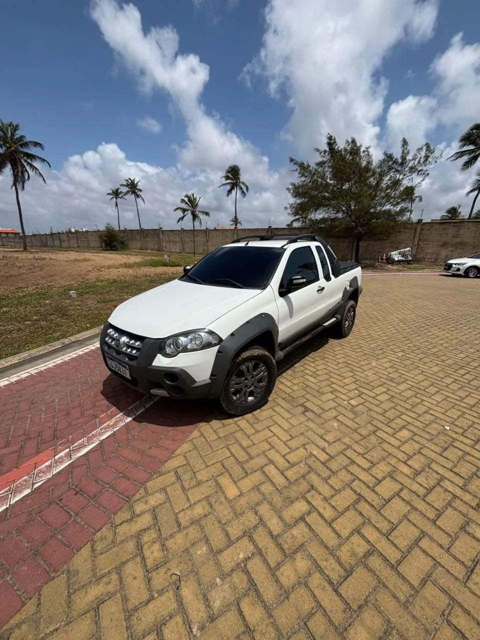 Fiat Strada Adventure 1.8/ 1.8 Locker Flex CE 2012 - Foto 2