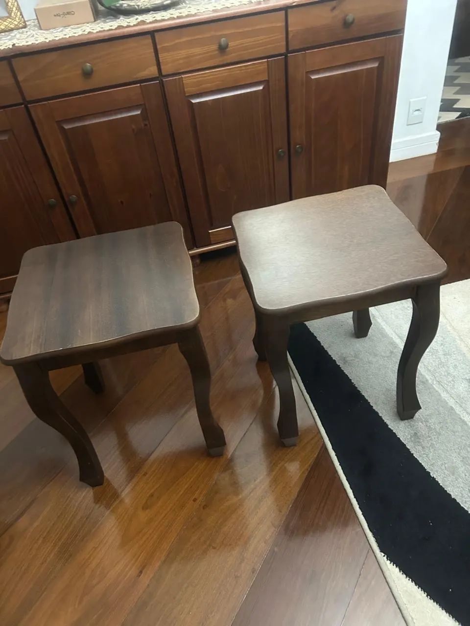 Mesa baixa de madeira 