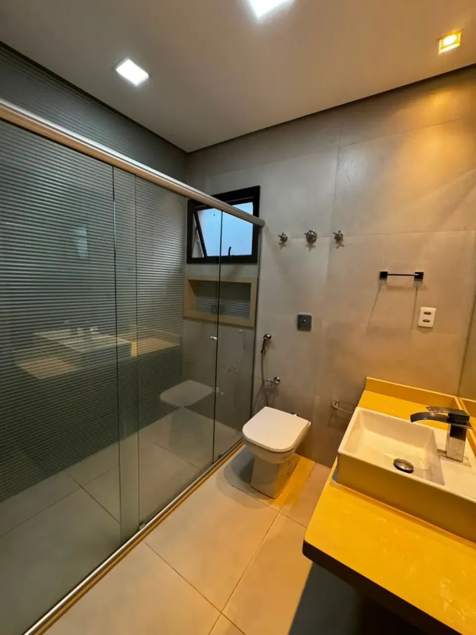 CASA TERREA COM 3 SUITES À VENDA, 430m2 - FLORAIS DOS LAGOS - Foto 3