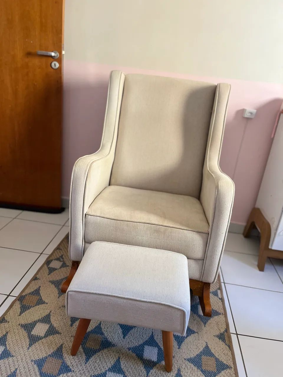 Vende-se Cadeira da mamãe com apoio para os pés. - Foto 3