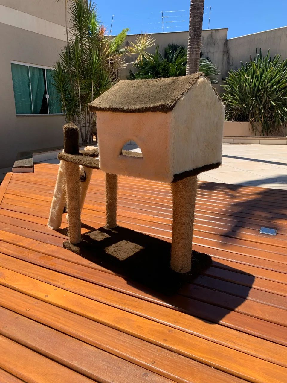 Casinha para gato alta com escada e arranhador - Foto 3