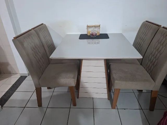 Mesa de jantar quadrada