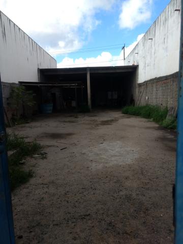 Alugo terreno com estrutura para oficina ou estacionamento de caminhões - Foto 3