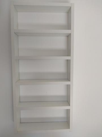 Mesa e expositor de esmaltes