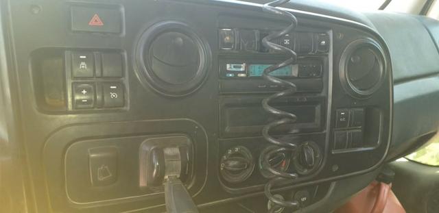 Vende-se Caminhão Ford Cargo 2628, Roll on com caçamba, 2011-2012 - Foto 6