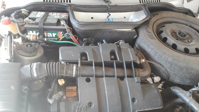 Vendo fiat uno way 12/13 Com ar. 5000 é a pessoa assume 42 parcelas de 600. urgente - Foto 2
