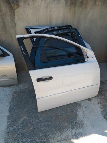 Porta dianteira traseira fiesta hatch e sedan