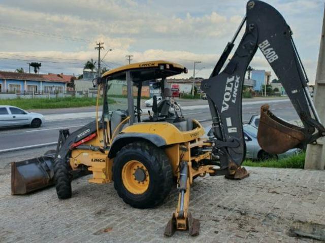 Retroescavadeira Volvo 2012 - Foto 3