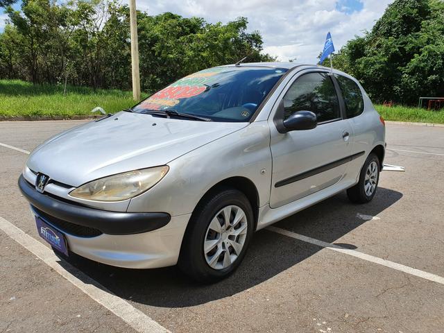 Peugeot 206 2007/08 1.4 com ar condicionado entrada a partir de 990 reais - Foto 5