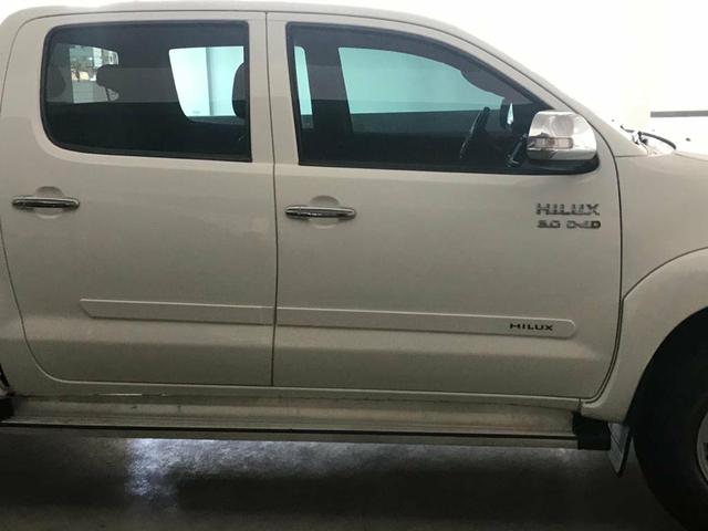 Hilux SRV 2015, carro impecável