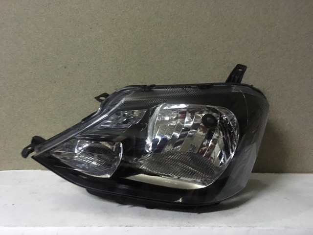 Farol Toyota Etios (máscara negra )o par