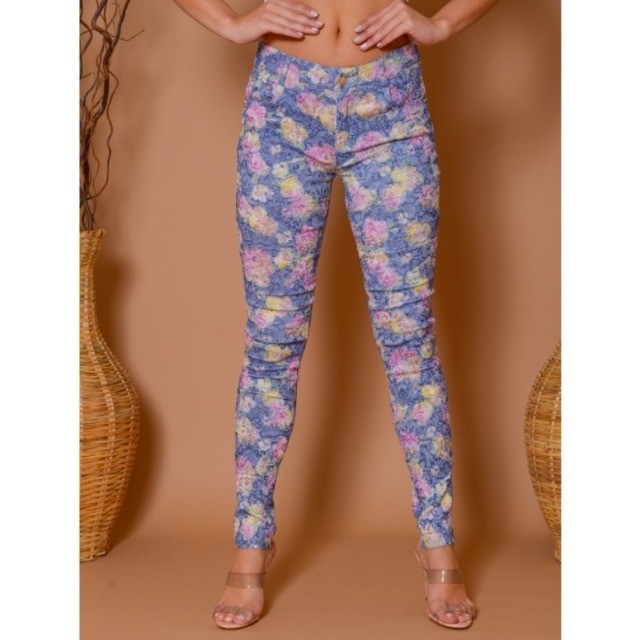 NOVA: Calça skinny color com elastano M