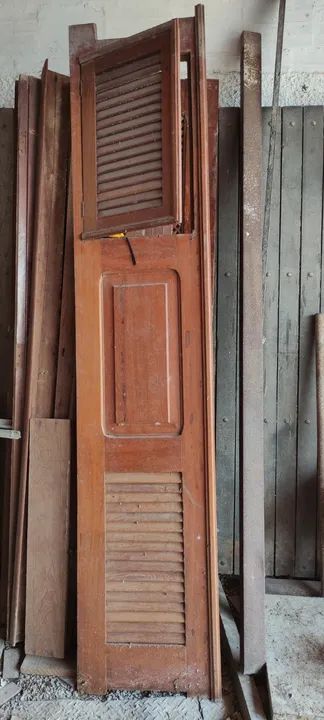 Porta almofadada com veneziana e porta interna superior 2,25x0,47m