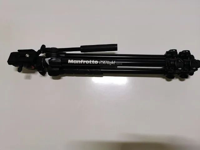 Tripé Manfrotto 290 Light com cabeça hidraulica Novo - Foto 2