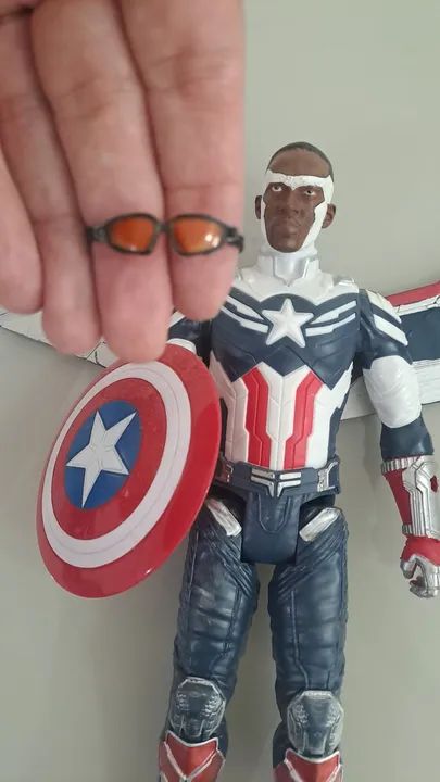 Boneco Falcão América Customizado Marvel - 30 cm - Foto 4