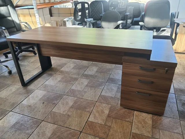 Mesa diretiva com gaveteiro- Modleo novo