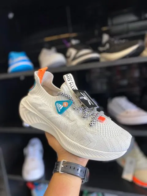 Tênis Adidas