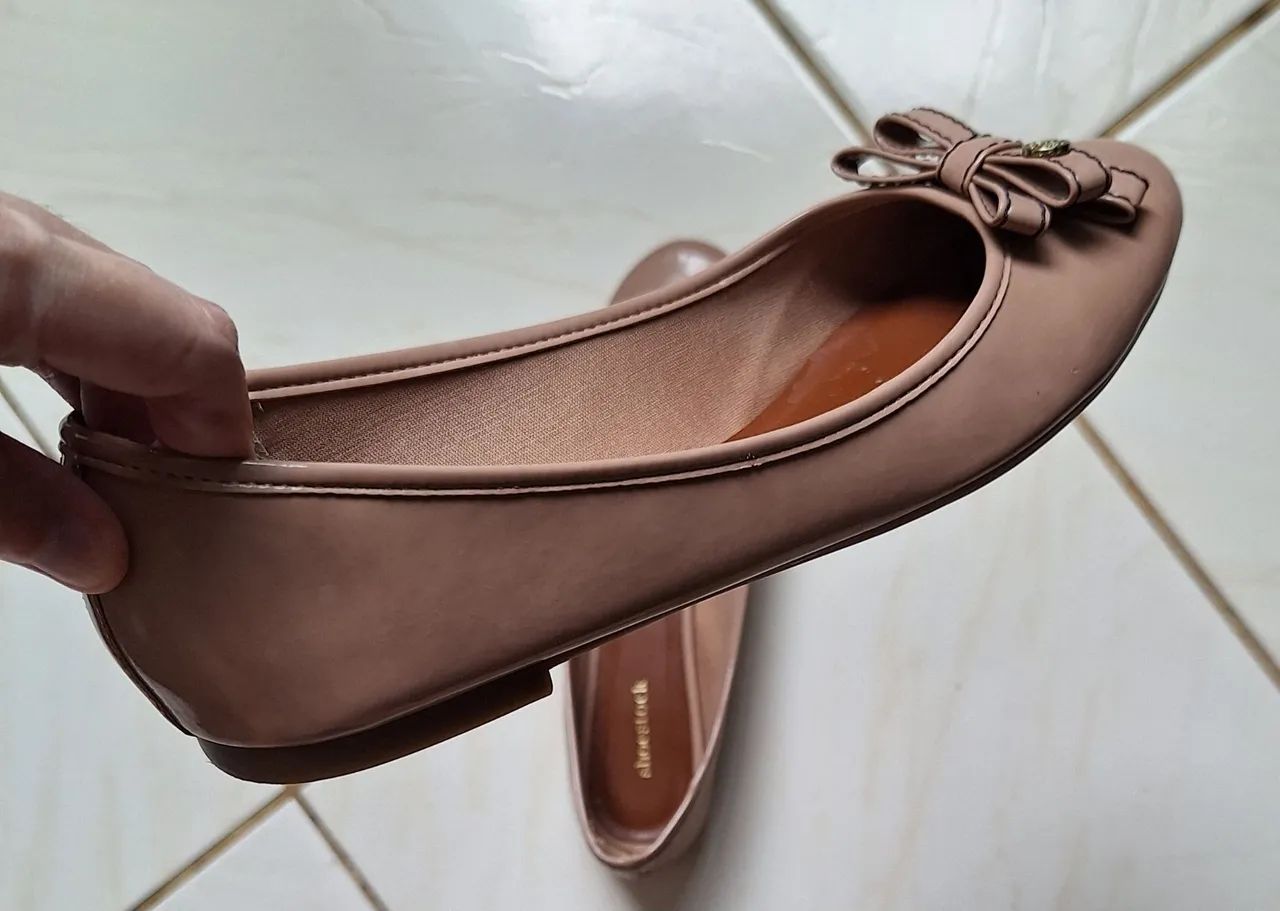 Sapatilha de verniz bege tamanho 35 - Foto 2