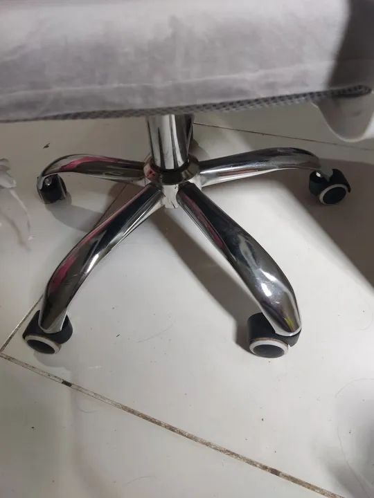 Cadeira de Escritório Giratória com Rodinhas - Foto 4