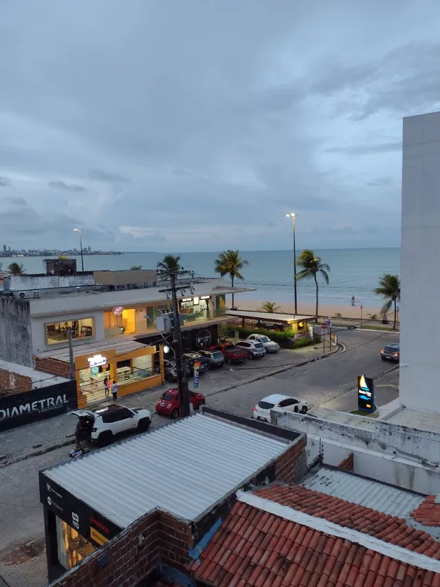 Flat mobiliado com linda vista frente mar em Manaíra.