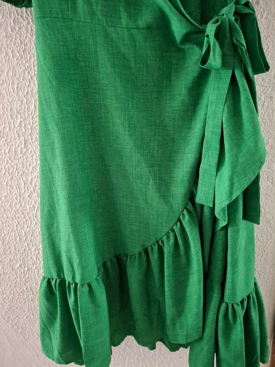 Vestido verde de linho com mangas bufantes - Foto 3