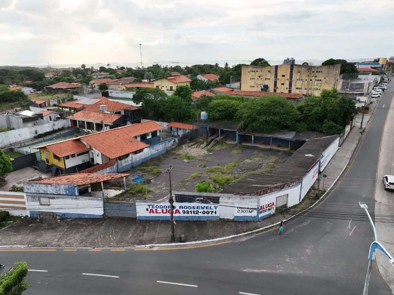 Ponto Comercial com 2.300 mm² no Olho 'Água - São Luís - MA
